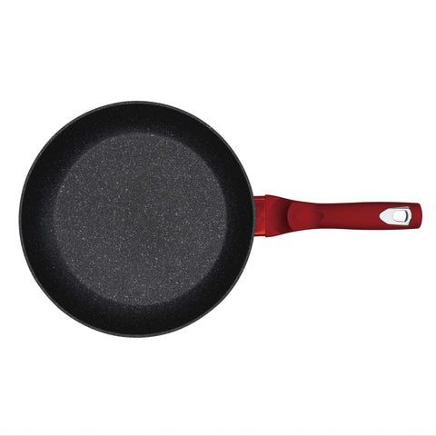 Imatge del producte de la paella de 28 cm. Forma part de la Metallic Line Burgundy Edition. Característiques: • Material: alumini forjat • Paella de Ø28*5,2 cm 2,4L • Color: bordeus metàl·lic DISSENY REGISTRAT DE BERLINGER HAUS!. (Vista de l'estudi). Producte oficial de Berlinger, impulsat per Promintra sl.
