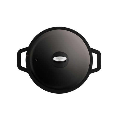 Product image of Shallow pot with lid 28cm. Part of the Matte Black Collection . Features: • Material: cast aluminum with non-stick titanPro coating • Shallow pot with lid Ø28*8 cm 3,8L • Color: black- silver • 2 PCS REMOVABLE HEAT RESIST.... (Studio view). Official Berlinger Haus product, boosted by Promintra sl.