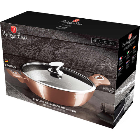 Imatge del producte de l'olla baixa amb tapa de 28 cm. Forma part de la Metallic Line Rose Gold Edition. Característiques: • Material: alumini forjat • Olla baixa amb tapa de Ø28*7,5 cm 3,8L • Color: or rosa metàl·lic DISSENY REGISTRAT DE BERLINGER HAUS!. (Vista de l'estudi). Producte oficial de Berlinger, impulsat per Promintra sl.