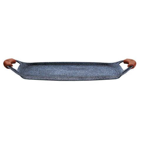 Imatge del producte de la placa de barbacoa de 47 cm. Part de la línia Forest - Original Brown. Característiques: • Material: alumini • Mida: 47*29 cm • Color: gris/marró • 2 MÀNECS DE SILICONA RESISTENTS A LA CALOR GRATUÏTS. (Vista d'estudi). Producte oficial Berlinger, impulsat per Promintra sl.