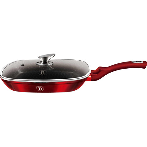 Imatge del producte de la paella amb tapa de 28 cm. Forma part de la Metallic Line Burgundy Edition. Característiques: • Material: alumini forjat • Paella amb tapa Ø28*4,1 cm 2,1L • Color: bordeus metàl·lic DISSENY REGISTRAT DE BERLINGER HAUS!. (Vista de l'estudi). Producte oficial de Berlinger, impulsat per Promintra sl.