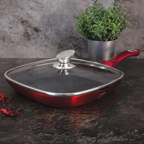 Imatge del producte de la paella amb tapa de 28 cm. Forma part de la Metallic Line Burgundy Edition. Característiques: • Material: alumini forjat • Paella amb tapa Ø28*4,1 cm 2,1L • Color: bordeus metàl·lic DISSENY REGISTRAT DE BERLINGER HAUS!. (Vista de l'estudi). Producte oficial de Berlinger, impulsat per Promintra sl.