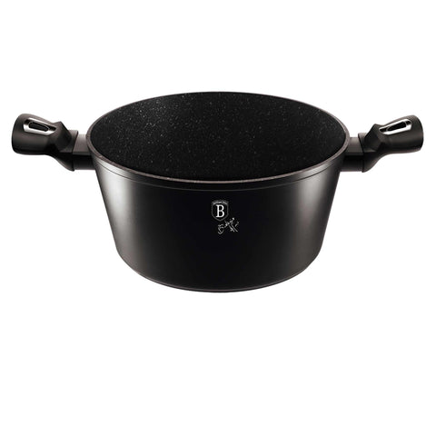 Imagem do produto: Caçarola com tampa de 24 cm. Parte da Coleção Preto Prata. Características: • Material: alumínio forjado • Panela com tampa Ø24*11,8 cm 4,1 L • Cor: preto fosco com detalhes em prata. DESIGN REGISTRADO POR BERLINGER HAUS! (Vista do estúdio). Produto oficial Berlinger Haus, com o apoio da Promintra sl.