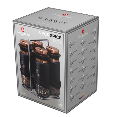 Imatge del producte d'un prestatge per a espècies de 5 peces. Part de la col·lecció Black Rose. Característiques: • Material: acer inoxidable + vidre + plàstic amb prestatge de filferro cromat brillant • Inclou: • 4 especiadors • 1 prestatge • Color: negre-or rosa. (Vista conceptual). Producte oficial de Berlinger, impulsat per Promintra sl.