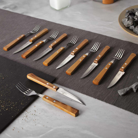 Imagem do produto: conjunto de 12 facas para bife com cabo de madeira. Parte da linha de conjuntos para bife. Características: • Material: aço inoxidável/madeira • 6 facas para bife • 6 garfos • Cor: marrom. (Imagem ilustrativa). Produto oficial Berlinger Haus, com o apoio da Promintra sl.