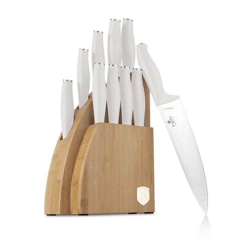 Imatge del producte d'un joc de ganivets de 10 peces amb estand BAMBOO. Part de la col·lecció Sahara. Característiques: • Material: acer inoxidable • Ganivet Xef 20 cm • Ganivet de pa 20 cm • Ganivet Santoku 17,5 cm • Ganivet multiusos 12,5 cm • Ganivet de pelar 9 cm • Ganivet de carn... (Vista d'estudi). Producte oficial Berlinger, impulsat per Promintra sl.