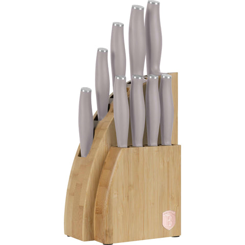 Imatge del producte d'un joc de ganivets de 10 peces amb estand BAMBOO. Part de la col·lecció Taupe. Característiques: • Material: acer inoxidable • Ganivet Xef 20 cm • Ganivet de pa 20 cm • Ganivet Santoku 17,5 cm • Ganivet multiusos 12,5 cm • Ganivet de pelar 9 cm • Ganivet de carn... (Vista d'estudi). Producte oficial de Berlinger, impulsat per Promintra sl.
