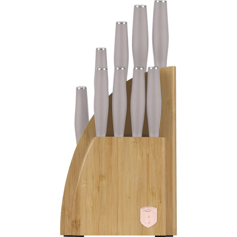 Imatge del producte d'un joc de ganivets de 10 peces amb estand BAMBOO. Part de la col·lecció Taupe. Característiques: • Material: acer inoxidable • Ganivet Xef 20 cm • Ganivet de pa 20 cm • Ganivet Santoku 17,5 cm • Ganivet multiusos 12,5 cm • Ganivet de pelar 9 cm • Ganivet de carn... (Vista d'estudi). Producte oficial de Berlinger, impulsat per Promintra sl.