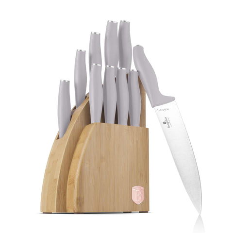 Imatge del producte d'un joc de ganivets de 10 peces amb estand BAMBOO. Part de la col·lecció Taupe. Característiques: • Material: acer inoxidable • Ganivet Xef 20 cm • Ganivet de pa 20 cm • Ganivet Santoku 17,5 cm • Ganivet multiusos 12,5 cm • Ganivet de pelar 9 cm • Ganivet de carn... (Vista d'estudi). Producte oficial de Berlinger, impulsat per Promintra sl.