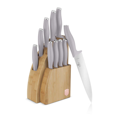 Imatge del producte d'un joc de ganivets de 10 peces amb estand BAMBOO. Part de la col·lecció Taupe. Característiques: • Material: acer inoxidable • Ganivet Xef 20 cm • Ganivet de pa 20 cm • Ganivet Santoku 17,5 cm • Ganivet multiusos 12,5 cm • Ganivet de pelar 9 cm • Ganivet de carn... (Vista d'estudi). Producte oficial de Berlinger, impulsat per Promintra sl.