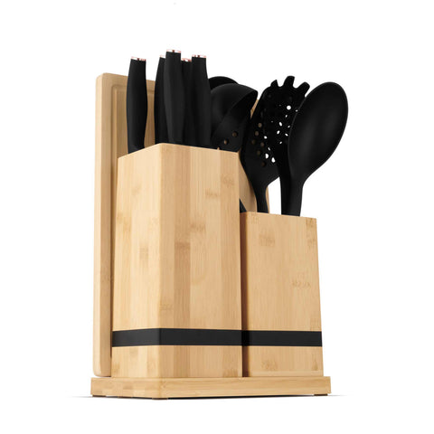 Imatge de producte d'un joc de 12 ganivets i estris de cuina amb taula de tallar i suport BAMBOO. Part de la col·lecció Black Rose. Característiques: • Material: acer inoxidable, niló, plàstic • Ganivet Xef 20 cm • Ganivet de pa 20 cm • Ganivet Santoku 17,5 cm • Ganivet multiusos 12,5 cm • Ganivet de pelar 9... (Vista d'estudi). Producte oficial Berlinger, impulsat per Promintra sl.
