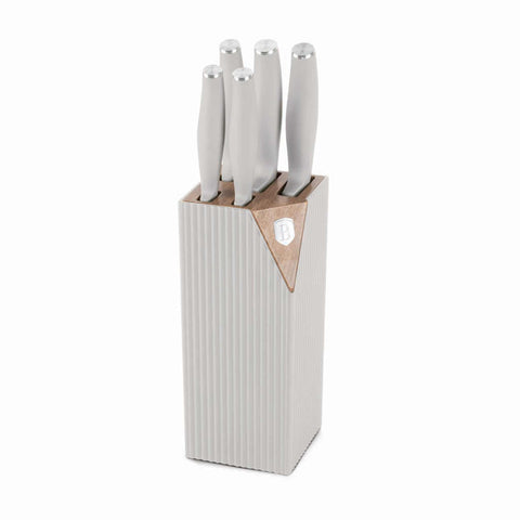 Product image of 6pcs knife set with stand. Part of the Sahara Nordic Collection . Features: • Material: stainless steel • Chef knife 20 cm • Bread knife 20 cm • Santoku knife 17,5 cm • Utility knife 12,5 cm • Paring knife 9 cm • Stand • Co.... (Studio view). Official Berlinger Haus product, boosted by Promintra sl.