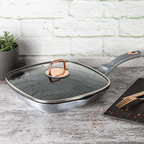 Product image of Grill pan with lid 28cm. Part of the Moonlight Collection . Features: • Material: forged aluminum • Grill pan with lid Ø28*4,1 cm 2,1L • Color: metallic grey REGISTERED DESIGN BY BERLINGER HAUS!. (Studio view). Official Berlinger Haus product, boosted by Promintra sl.