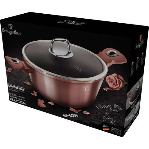 Imatge del producte de cassola amb tapa de 28 cm. Part de la col·lecció I-Rose. Característiques: • Material: alumini forjat • Cassola amb tapa Ø28*12,4 cm 6,1L • Color: rosa metàl·lic DISSENY REGISTRAT DE BERLINGER HAUS!. (Vista d'estil de vida). Producte oficial de Berlinger, impulsat per Promintra sl.