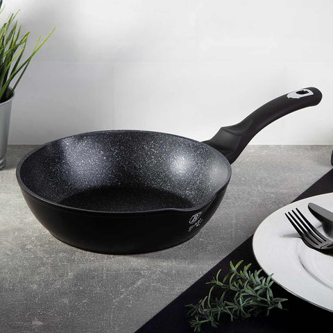 Sartén Honda Con 2 Bocas 24Cm, Imagen lifestyle