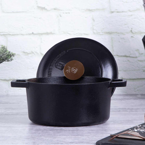 Product image of Casserole 20cm cast iron. Part of the Strong Mold Seria . Features: • Material: cast iron with ENAMEL coating • Size: Ø20*10 cm 2,75 L • Color: matt black. (Studio view). Official Berlinger Haus product, boosted by Promintra sl.