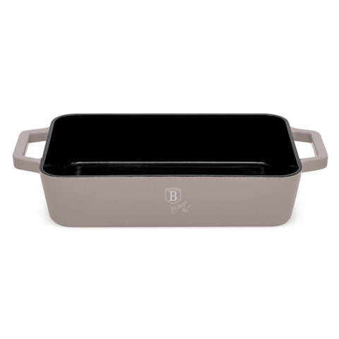 Product image of Roaster 30cm cast iron. Part of the Taupe Collection . Features: • Material: cast iron with 3 layers shiny ENAMEL coating • Size: Ø30*20 cm 3 L • Color: taupe. (Studio view). Official Berlinger Haus product, boosted by Promintra sl.