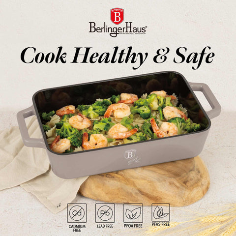 Product image of Roaster 30cm cast iron. Part of the Taupe Collection . Features: • Material: cast iron with 3 layers shiny ENAMEL coating • Size: Ø30*20 cm 3 L • Color: taupe. (Studio view). Official Berlinger Haus product, boosted by Promintra sl.