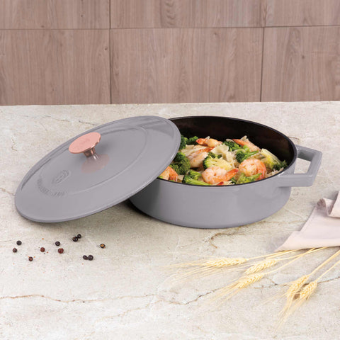 Olla Baja De 26 Cm De Plancha Fundido, Imagen lifestyle