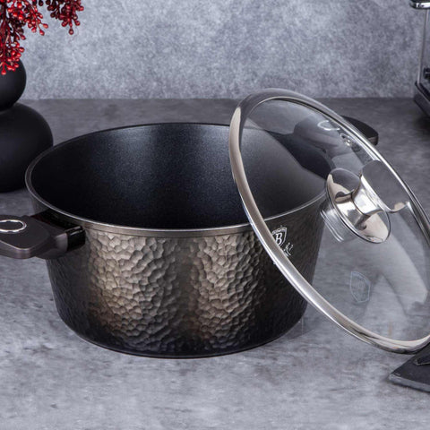 Product image of Casserole with lid 24cm. Part of the Primal Gloss Collection . Features: • Material: forged aluminum • Casserole with lid Ø24*11,8 cm 4,1L • Color: dark grey with black shadow and shining hammer effect REGISTERED DESIGN .... (Studio view). Official Berlinger Haus product, boosted by Promintra sl.
