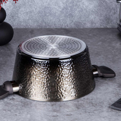 Product image of Casserole with lid 24cm. Part of the Primal Gloss Collection . Features: • Material: forged aluminum • Casserole with lid Ø24*11,8 cm 4,1L • Color: dark grey with black shadow and shining hammer effect REGISTERED DESIGN .... (Studio view). Official Berlinger Haus product, boosted by Promintra sl.