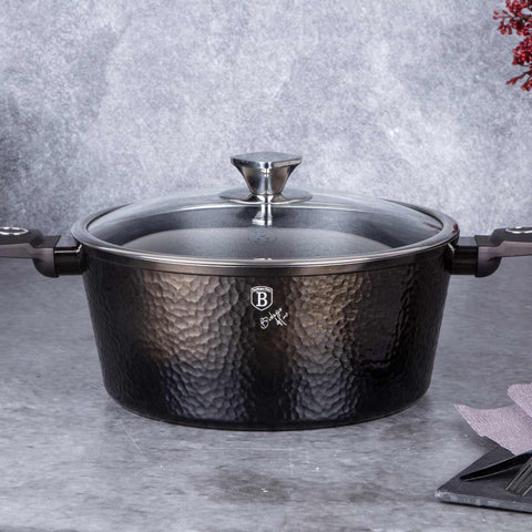 Product image of Casserole with lid 28cm. Part of the Primal Gloss Collection . Features: • Material: forged aluminum • Casserole with lid Ø28*12,4 cm 6,1L • Plastic lid Ø28 cm • STACKABLE - SPACE SAVING • Color: dark grey with black sha.... (Studio view). Official Berlinger Haus product, boosted by Promintra sl.