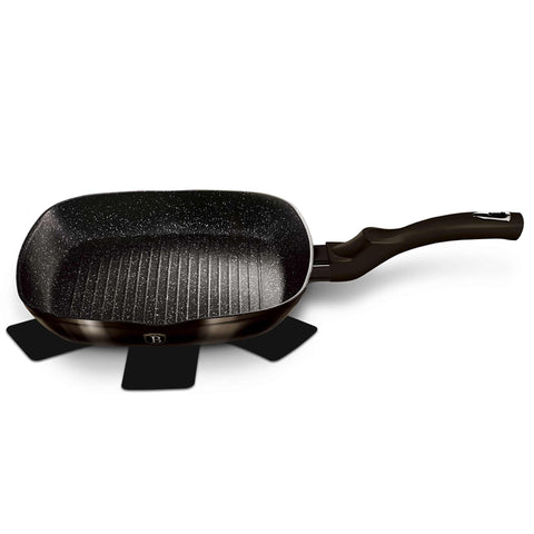 Product image of Grill pan 28cm. Part of the Metallic Line Shiny Black Edition . Features: • Material: forged aluminum • Grill pan Ø28*4,1 cm 2,1L • Color: shiny black with black shadow REGISTERED DESIGN BY BERLINGER HAUS!. (Studio view). Official Berlinger Haus product, boosted by Promintra sl.