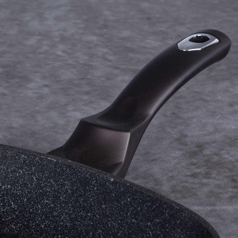 Product image of Grill pan 28cm. Part of the Metallic Line Shiny Black Edition . Features: • Material: forged aluminum • Grill pan Ø28*4,1 cm 2,1L • Color: shiny black with black shadow REGISTERED DESIGN BY BERLINGER HAUS!. (Studio view). Official Berlinger Haus product, boosted by Promintra sl.