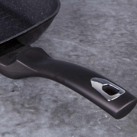 Product image of Grill pan 28cm. Part of the Metallic Line Shiny Black Edition . Features: • Material: forged aluminum • Grill pan Ø28*4,1 cm 2,1L • Color: shiny black with black shadow REGISTERED DESIGN BY BERLINGER HAUS!. (Studio view). Official Berlinger Haus product, boosted by Promintra sl.