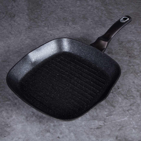 Product image of Grill pan 28cm. Part of the Metallic Line Shiny Black Edition . Features: • Material: forged aluminum • Grill pan Ø28*4,1 cm 2,1L • Color: shiny black with black shadow REGISTERED DESIGN BY BERLINGER HAUS!. (Studio view). Official Berlinger Haus product, boosted by Promintra sl.