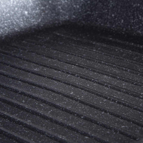 Product image of Grill pan 28cm. Part of the Metallic Line Shiny Black Edition . Features: • Material: forged aluminum • Grill pan Ø28*4,1 cm 2,1L • Color: shiny black with black shadow REGISTERED DESIGN BY BERLINGER HAUS!. (Studio view). Official Berlinger Haus product, boosted by Promintra sl.