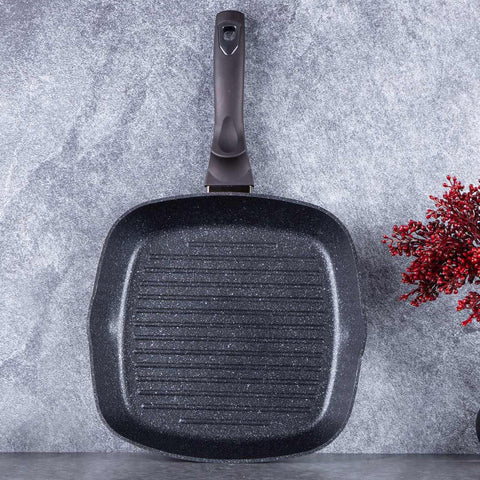 Product image of Grill pan 28cm. Part of the Metallic Line Shiny Black Edition . Features: • Material: forged aluminum • Grill pan Ø28*4,1 cm 2,1L • Color: shiny black with black shadow REGISTERED DESIGN BY BERLINGER HAUS!. (Studio view). Official Berlinger Haus product, boosted by Promintra sl.