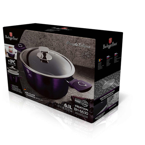 Imatge del producte de cassola amb tapa de 28 cm. Part de la col·lecció Purple Eclipse. Característiques: • Material: alumini forjat • Cassola amb tapa Ø28*12,4 cm 6,1L • Tapa de plàstic Ø28 cm • APILABLE - ESTALVI D'ESPAI • Color: porpra metàl·lic amb blau... (Vista Lifestyle). Producte oficial de Berlinger, impulsat per Promintra sl.
