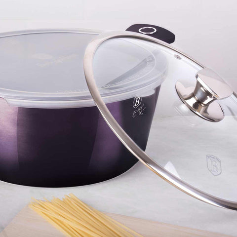 Imatge del producte de cassola amb tapa de 28 cm. Part de la col·lecció Purple Eclipse. Característiques: • Material: alumini forjat • Cassola amb tapa Ø28*12,4 cm 6,1L • Tapa de plàstic Ø28 cm • APILABLE - ESTALVI D'ESPAI • Color: porpra metàl·lic amb blau... (Vista Lifestyle). Producte oficial de Berlinger, impulsat per Promintra sl.