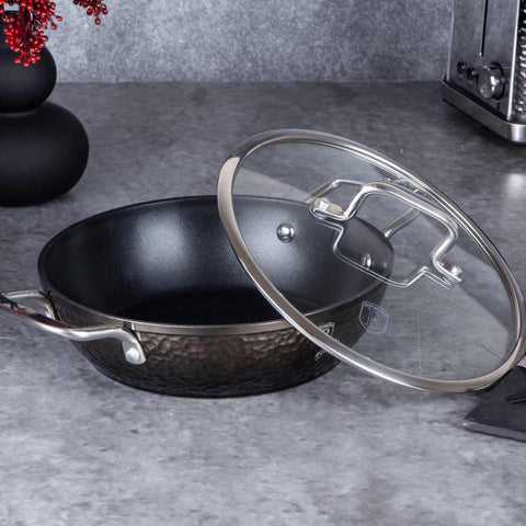 Olla Baja Con Tapa 24Cm, Imagen lifestyle