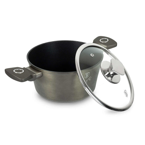 Product image of Casserole with lid 20cm. Part of the Crystal Collection . Features: • Material: forged aluminum with non-stick coating • Casserole with lid Ø20*9,5 cm 2,5L • Color: dark champagne REGISTERED DESIGN BY BERLINGER HAUS!. (Studio view). Official Berlinger Haus product, boosted by Promintra sl.
