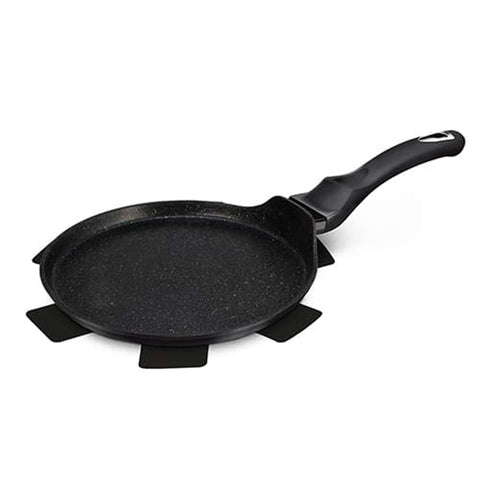 Imatge del producte de la paella Pancake de 25 cm. Forma part de la Metallic Line Carbon Pro Edition. Característiques: • Material: alumini forjat • Paella Pancake de Ø25 cm • Color: gris fosc metàl·lic DISSENY REGISTRAT DE BERLINGER HAUS!. (Vista de l'estudi). Producte oficial de Berlinger, impulsat per Promintra sl.