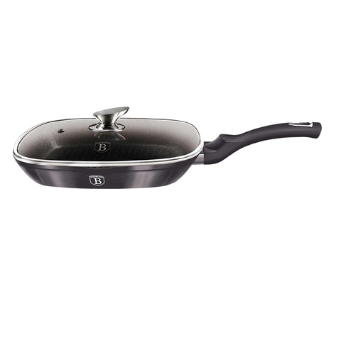Imatge del producte de la paella amb tapa de 28 cm. Forma part de la Metallic Line Carbon Pro Edition. Característiques: • Material: alumini forjat • Paella de graella Ø28*4,1 cm 2,1L • Color: gris fosc metàl·lic DISSENY REGISTRAT DE BERLINGER HAUS!. (Vista de l'estudi). Producte oficial de Berlinger, impulsat per Promintra sl.