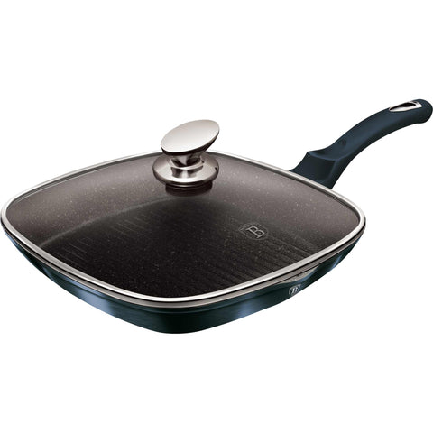 Imatge del producte de la paella amb tapa de 28 cm. Forma part de la Metallic Line Aquamarine Edition. Característiques: • Material: alumini forjat • Tapa de vidre amb tapa de Ø28*4,1 cm 2,1L • Color: aiguamarina metàl·lic DISSENY REGISTRAT DE BERLINGER HAUS!. (Vista d'estudi). Producte oficial de Berlinger, impulsat per Promintra sl.