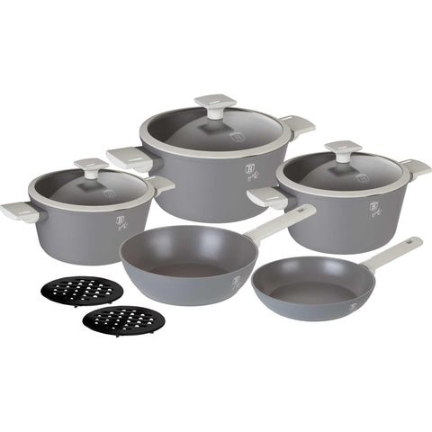 Product image of 10pcs cookware set. Part of the Aspen Collection . Features: • Material: forged aluminum with grey titan non-stick coating • Include: • Frypan Ø20*4,5 cm 1,0L • Deep frypan Ø24*6,5 cm 2,3L • Casserole with (s.... (Studio view). Official Berlinger Haus product, boosted by Promintra sl.