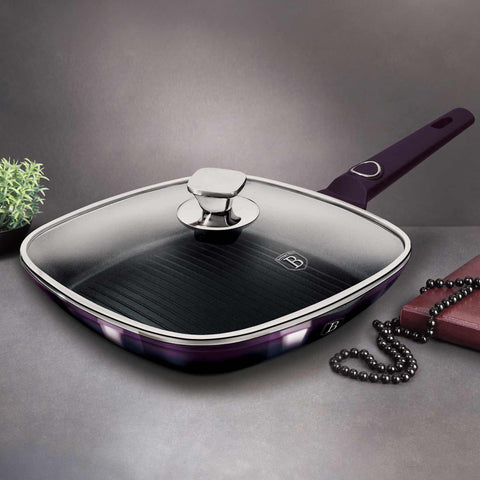 Product image of Grill pan with lid 28cm. Part of the Purple Eclipse Collection . Features: • Material: forged aluminum • Grill pan Ø28*4,1 cm 2,1L • Color: metallic purple with black shadow shadow REGISTERED DESIGN BY BERLINGER HAUS!. (Studio view). Official Berlinger Haus product, boosted by Promintra sl.