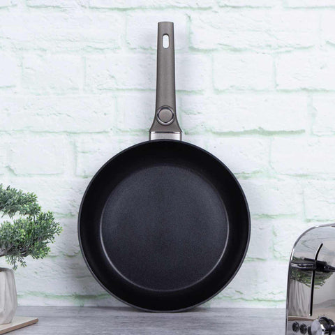 Product image of Frypan 28cm with detachable handle. Part of the Crystal Collection . Features: • Material: forged aluminum • Frypan Ø28*5,2 cm 2,4L • Plastic lid Ø28 cm • STACKABLE - SPACE SAVING • Color: dark champagne • OVEN SAFE, IF THE HA.... (Lifestyle view). Official Berlinger Haus product, boosted by Promintra sl.