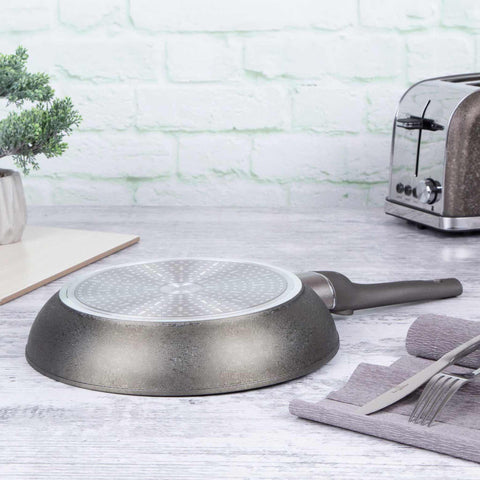 Product image of Frypan 28cm with detachable handle. Part of the Crystal Collection . Features: • Material: forged aluminum • Frypan Ø28*5,2 cm 2,4L • Plastic lid Ø28 cm • STACKABLE - SPACE SAVING • Color: dark champagne • OVEN SAFE, IF THE HA.... (Lifestyle view). Official Berlinger Haus product, boosted by Promintra sl.