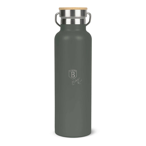 Product image of Flask with bamboo lid 0,6L. Part of the Matte Green Collection . Features: • Material: 18/10 stainless steel with matt powder coating • Bamboo lid • Capacity: 0,6 L • Color: matt green • Packing: giftbox. (Studio view). Official Berlinger Haus product, boosted by Promintra sl.