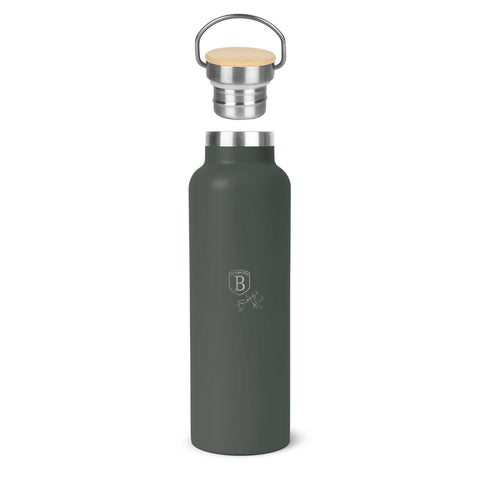Product image of Flask with bamboo lid 0,6L. Part of the Matte Green Collection . Features: • Material: 18/10 stainless steel with matt powder coating • Bamboo lid • Capacity: 0,6 L • Color: matt green • Packing: giftbox. (Studio view). Official Berlinger Haus product, boosted by Promintra sl.