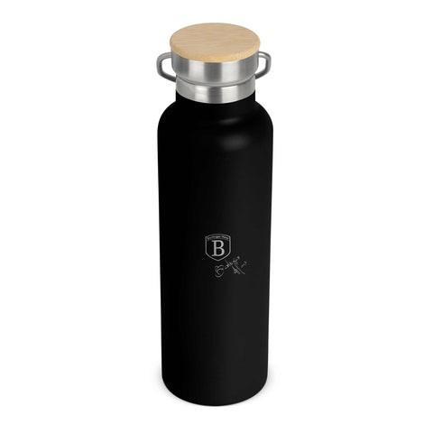 Imagem do produto: Garrafa térmica com tampa de bambu de 0,6L. Parte da Coleção Preto Fosco. Características: • Material: aço inoxidável 18/10 com revestimento em pó fosco • Tampa de bambu • Capacidade: 0,6 L • Cor: preto e prata • Embalagem: caixa de presente. (Imagem ilustrativa). Produto oficial Berlinger Haus, com o apoio da Promintra sl.