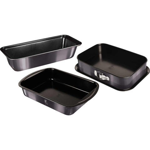Product image of 3pcs baking form set. Part of the Metallic Line Carbon Pro Edition . Features: • Material: carbon steel with titan non-stick coating • Include: • Oblong roaster 35*27*6,5 cm • Square springform 39*27*7,5 cm • Loaf pan 33*14*7 .... (Studio view). Official Berlinger Haus product, boosted by Promintra sl.