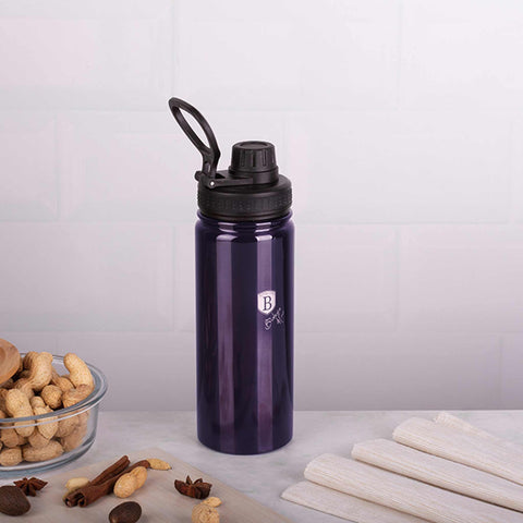 Imatge del producte d'ampolla esportiva de 540 ml. Forma part de la col·lecció Purple Eclipse. Característiques: • Material: cos interior d'acer inoxidable 18/10 • Capacitat: 540 ml • Color: porpra metàl·lic • Embalatge: mitja caixa de regal. (Vista d'estudi). Producte oficial de Berlinger, impulsat per Promintra sl.