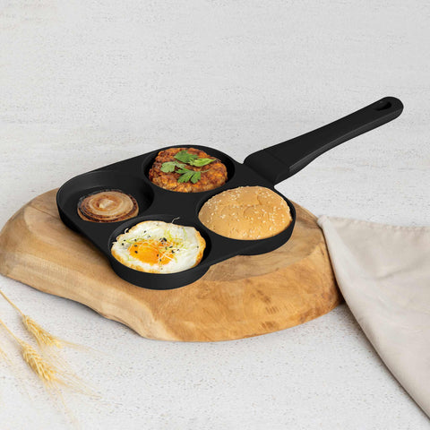 Imatge del producte de safata per a hamburgueses de 4 forats de 20 cm. Forma part de la col·lecció Matte Black/Black Rose. Característiques: • Material: alumini fos • Safata per a creps de Ø20*2,2 cm • Color: negre mat. (Vista d'estudi). Producte oficial de Berlinger, impulsat per Promintra sl.