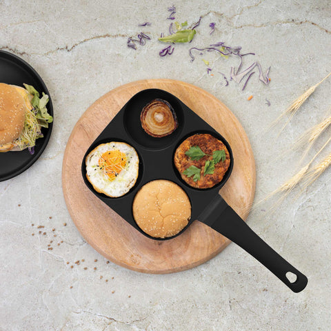 Imatge del producte de safata per a hamburgueses de 4 forats de 20 cm. Forma part de la col·lecció Matte Black/Black Rose. Característiques: • Material: alumini fos • Safata per a creps de Ø20*2,2 cm • Color: negre mat. (Vista d'estudi). Producte oficial de Berlinger, impulsat per Promintra sl.